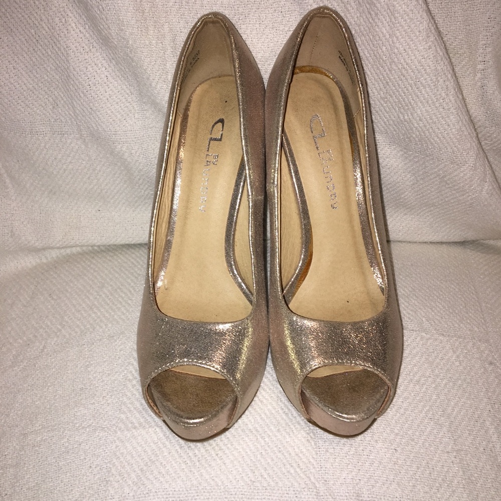 Chinese Laundy shimmer gold heels.